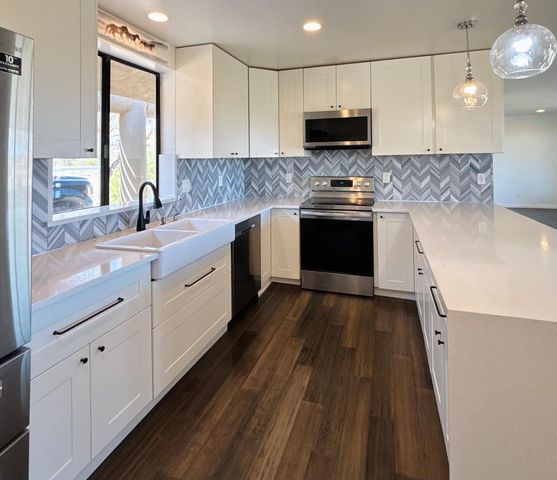 1750 W Pearce Road, Phoenix, AZ 85041