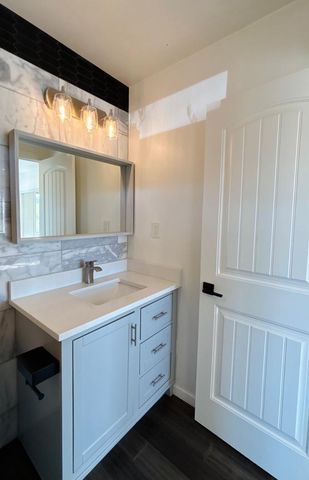 1750 W Pearce Road, Phoenix, AZ 85041