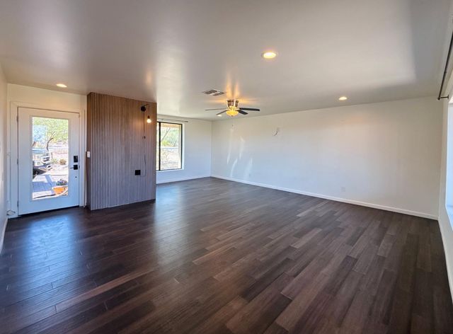 1750 W Pearce Road, Phoenix, AZ 85041