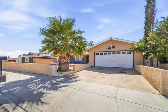 1104 Bigger St, Barstow, CA 92311