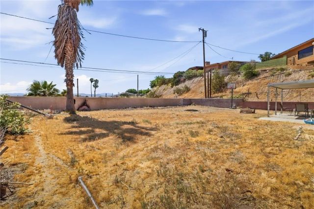 1104 Bigger St, Barstow, CA 92311