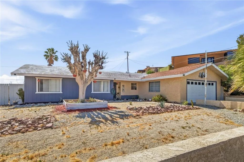 1104 Bigger St, Barstow, CA 92311