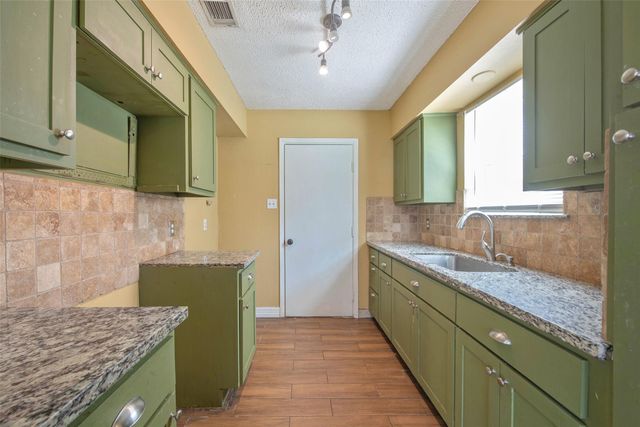 504 Raymond Street, La Marque, TX 77568