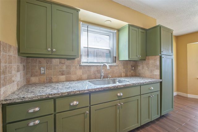 504 Raymond Street, La Marque, TX 77568