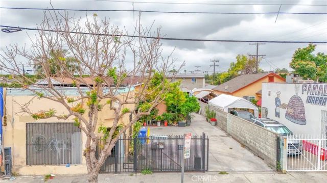 8217 Broadway Street, Los Angeles, CA 90003