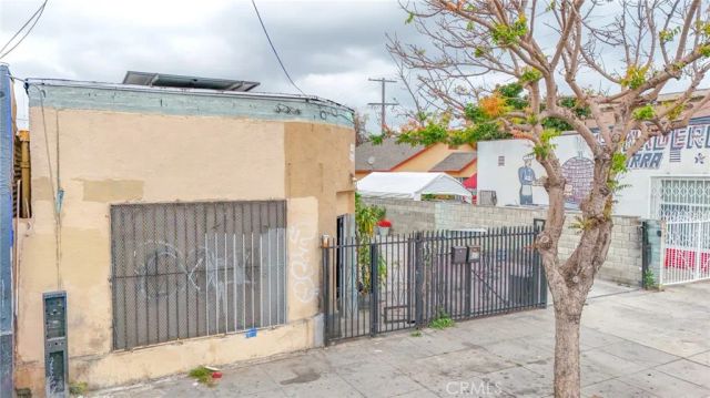 8217 Broadway Street, Los Angeles, CA 90003