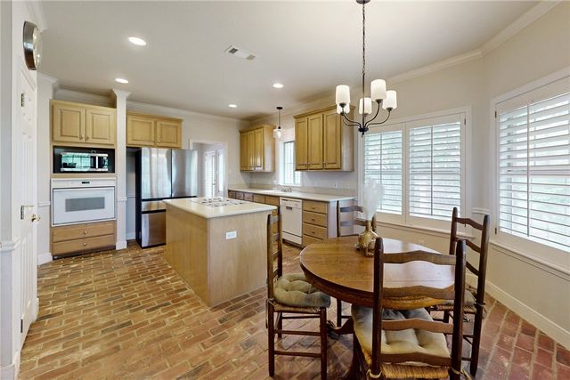 922 Grand Oaks Circle, College Station, TX 77840