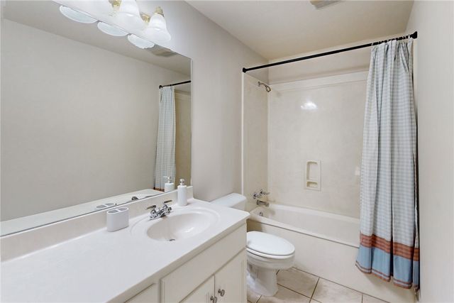 922 Grand Oaks Circle, College Station, TX 77840