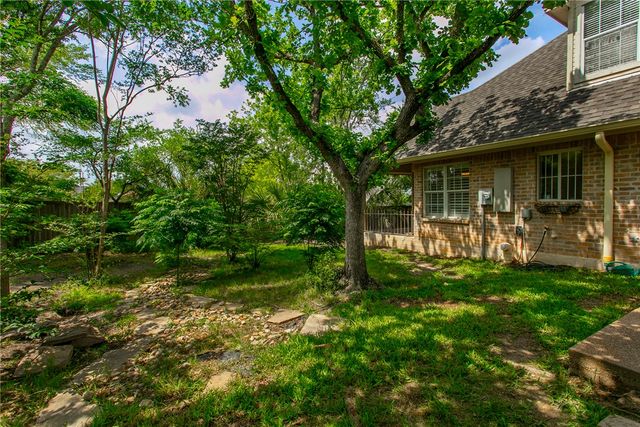 922 Grand Oaks Circle, College Station, TX 77840