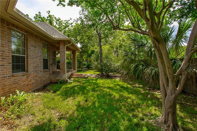 922 Grand Oaks Circle, College Station, TX 77840