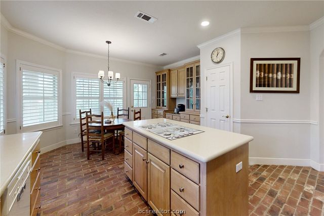 922 Grand Oaks Circle, College Station, TX 77840