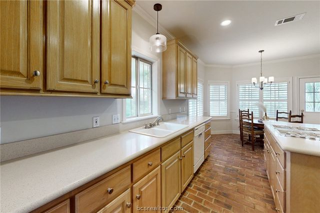 922 Grand Oaks Circle, College Station, TX 77840