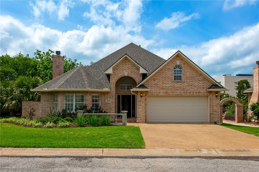 922 Grand Oaks Circle, College Station, TX 77840