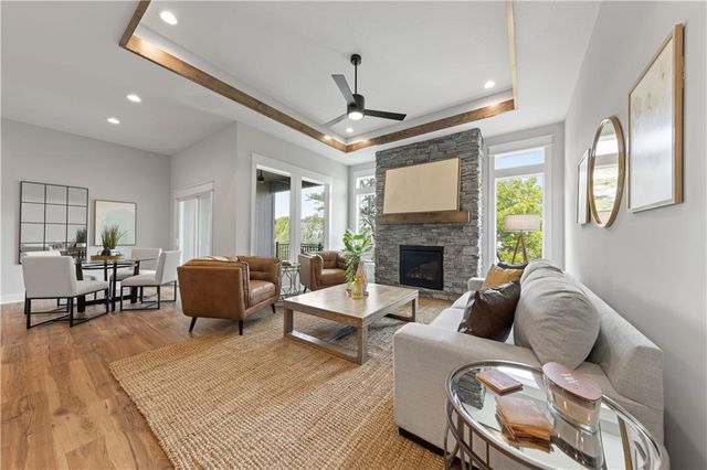 1612 SW Arbor Park Drive, Lee's Summit, MO 64082