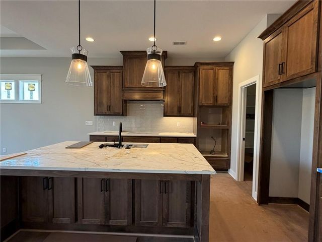 1612 SW Arbor Park Drive, Lee's Summit, MO 64082