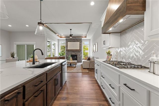 1612 SW Arbor Park Drive, Lee's Summit, MO 64082