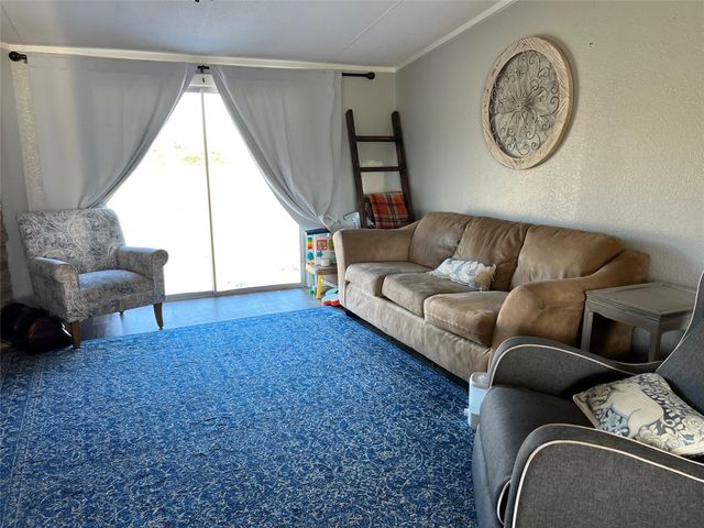 9060 County Road 309, Buffalo, TX 75831