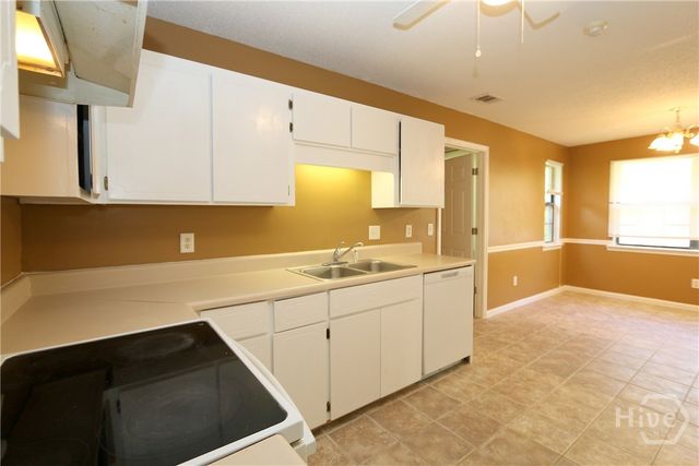 2352 Rowe Street, Hinesville, GA 31313