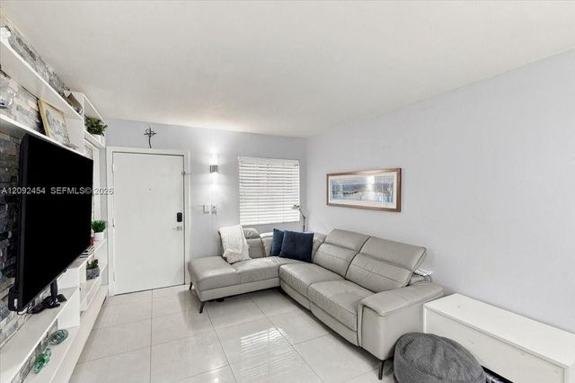 5350 W 21st Court 202, Hialeah, FL 33016