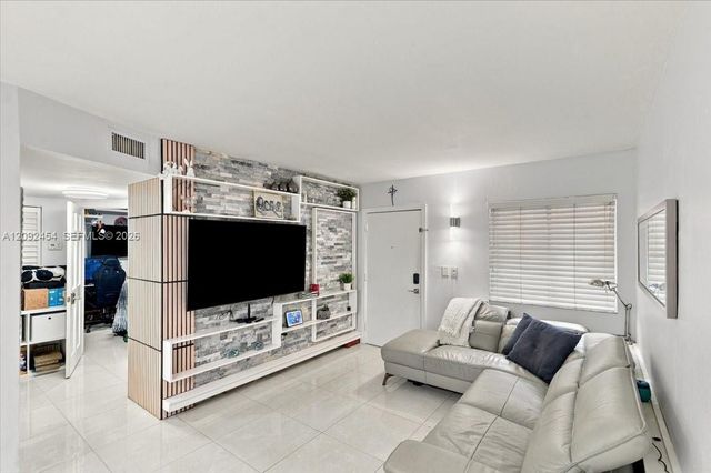 5350 W 21st Court 202, Hialeah, FL 33016