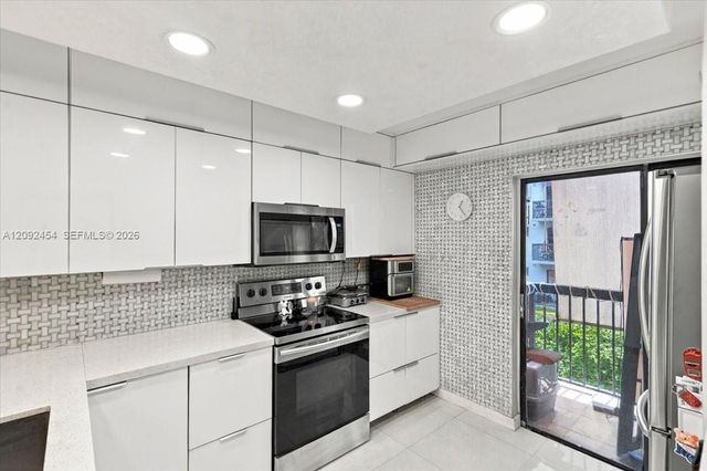 5350 W 21st Court 202, Hialeah, FL 33016