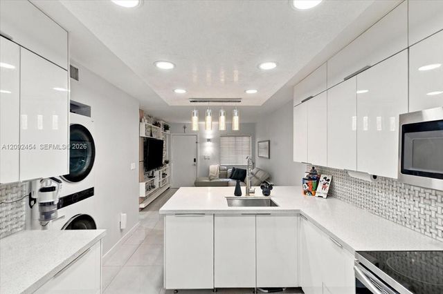 5350 W 21st Court 202, Hialeah, FL 33016