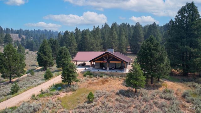10220 Skunk Creek Rd, Cascade, ID 83611