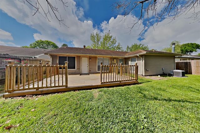 6915 Renfro Drive, Richmond, TX 77469