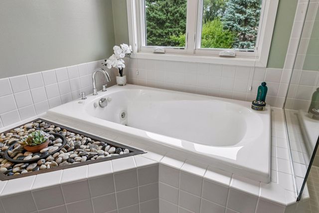 14478 Boulder Pointe Road, Eden Prairie, MN 55347