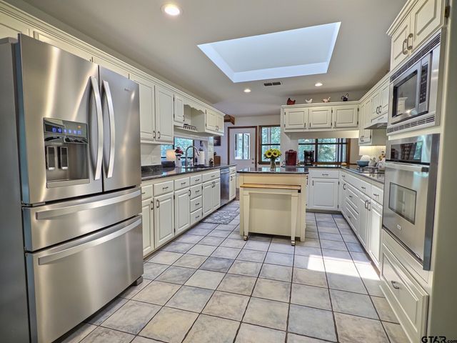 179 Brazos Bnd, Holly Lake Ranch, TX 75765