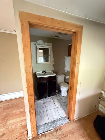 33 Avalon St, Revere, MA 02151