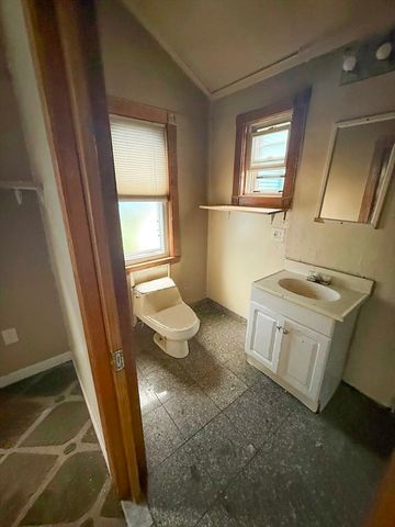 33 Avalon St, Revere, MA 02151