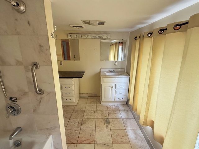33 Avalon St, Revere, MA 02151