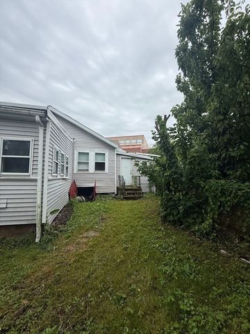 33 Avalon St, Revere, MA 02151