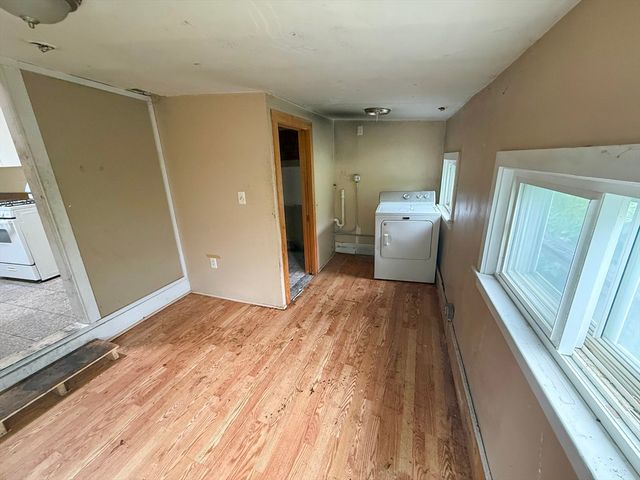 33 Avalon St, Revere, MA 02151