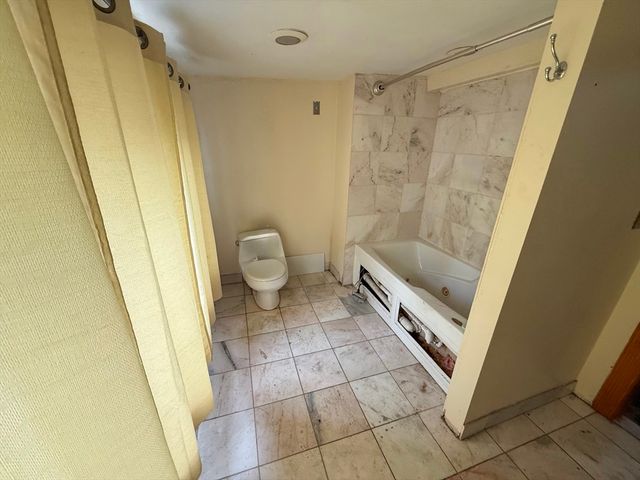 33 Avalon St, Revere, MA 02151