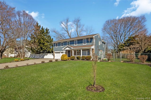 8 Shari Lane, East Northport, NY 11731