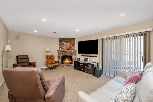 8 Shari Lane, East Northport, NY 11731