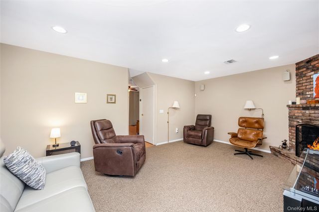 8 Shari Lane, East Northport, NY 11731