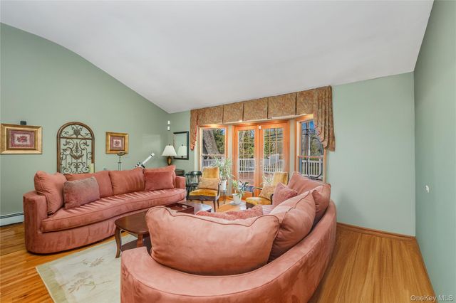 8 Shari Lane, East Northport, NY 11731