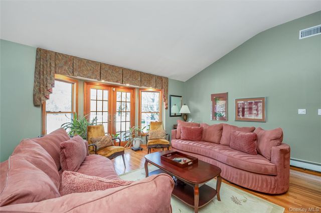 8 Shari Lane, East Northport, NY 11731