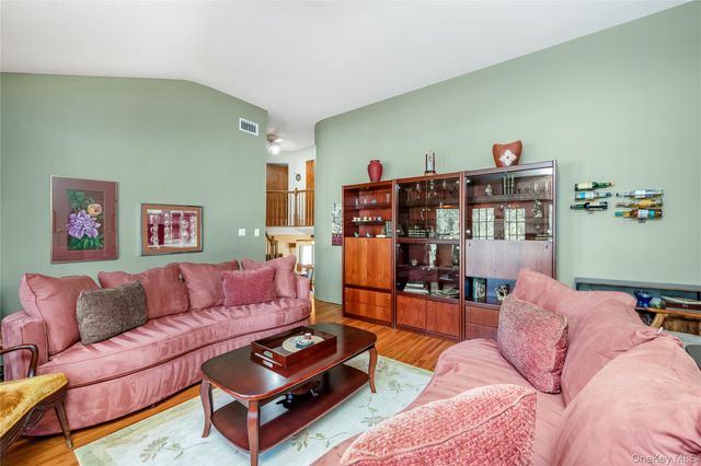 8 Shari Lane, East Northport, NY 11731