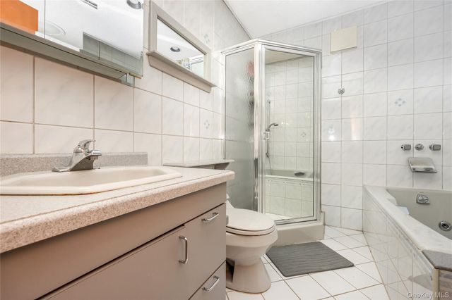 8 Shari Lane, East Northport, NY 11731