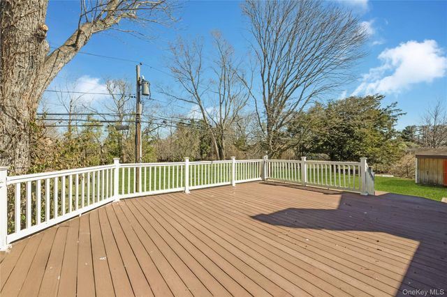 8 Shari Lane, East Northport, NY 11731