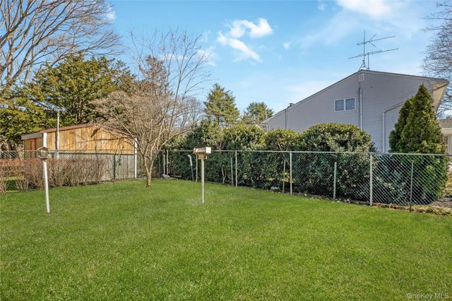 8 Shari Lane, East Northport, NY 11731