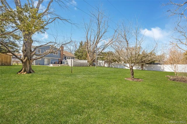 8 Shari Lane, East Northport, NY 11731