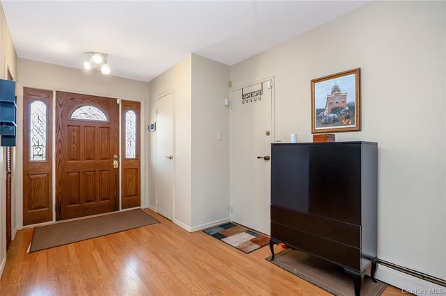 8 Shari Lane, East Northport, NY 11731