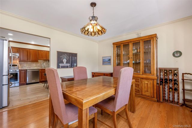 8 Shari Lane, East Northport, NY 11731