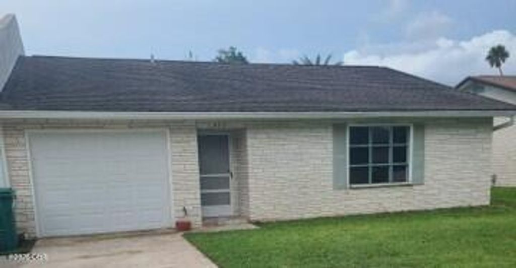 911 New Castle Court, Holly Hill, FL 32117