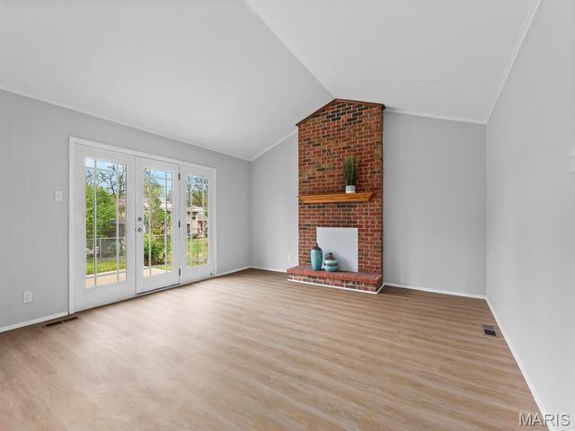 1370 Willowbrook, Florissant, MO 63033